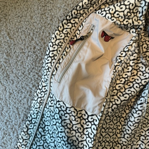 Lululemon Women's Black Heart Pattern Lining Hooded Jacket Solid Black Size 2 - Picture 13 of 15